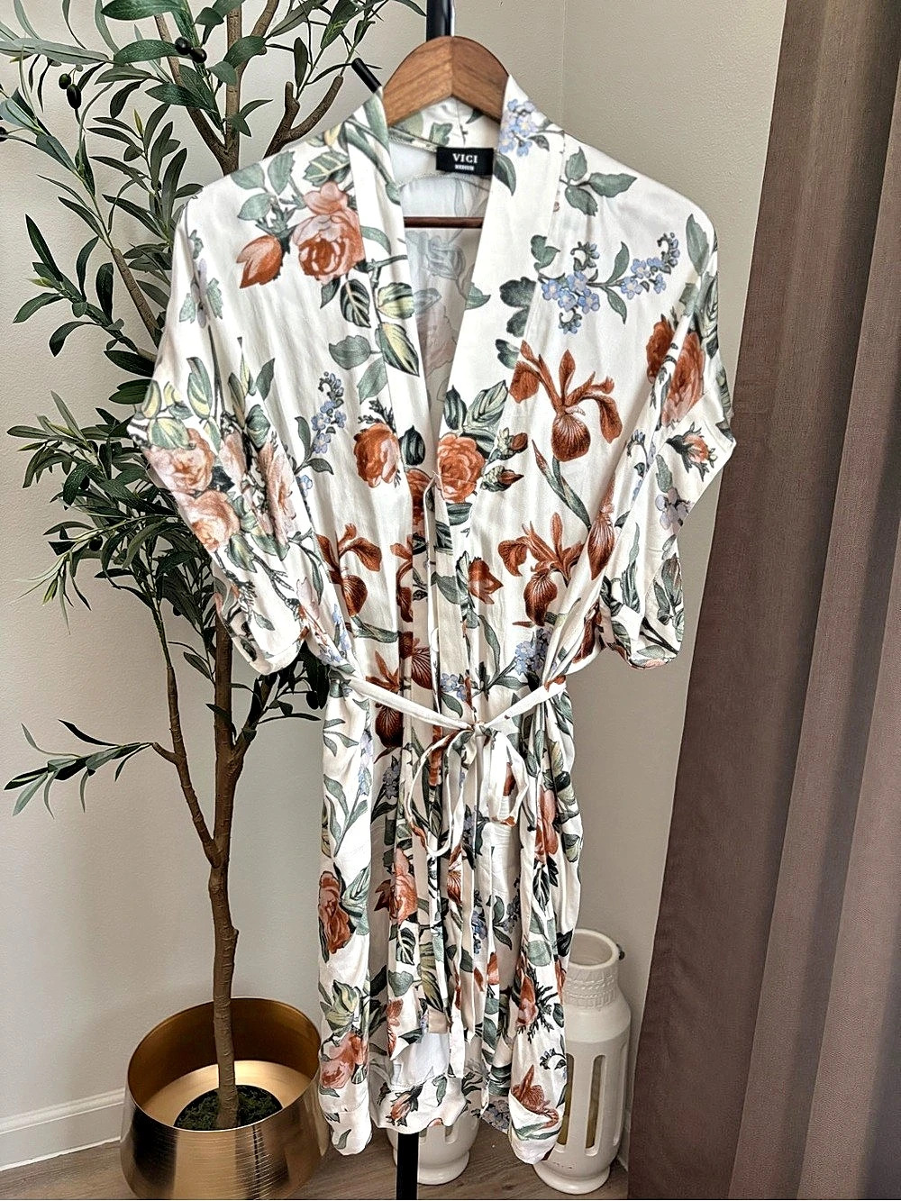 VICI Floral Midi Dress in White & Orange Size Medium Like New